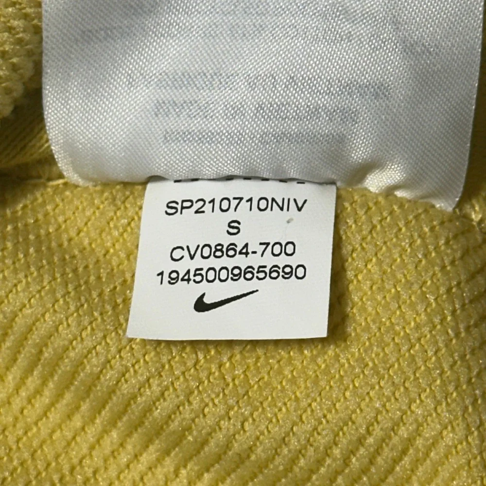 Nike Standard Issue Hoodie Mens Small Yellow Excellent Dri-FIT CV0864-700